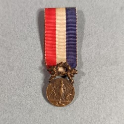 FRANCE REDUCTION DE LA MEDAILLE D'HONNEUR POUR ACTE DE COURAGE ET DEVOUEMENT MODELE 4 ET 5 ème REPUBLIQUE